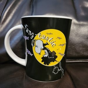 Peanuts Gibson Snoopy Fang-tastic Halloween coffee